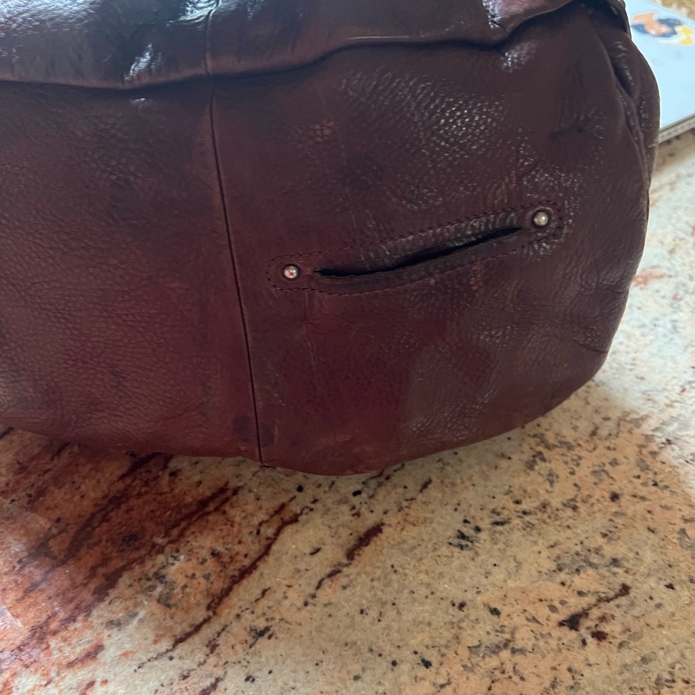 B.Makowsky  bag brown cleaning  my close it’s a nice bag.